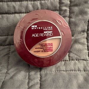 MAYBELLINE INSTANT AGE REWIND CREAM COMPACT FOUNDATION CREAMY NATURAL LIGHT-5.